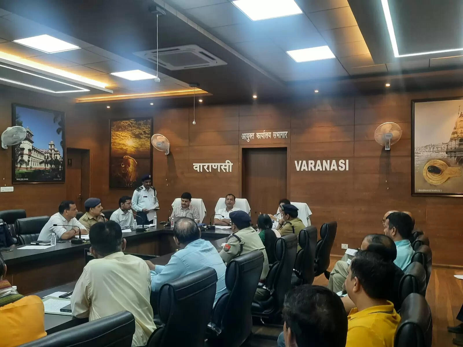 देव दीपावली पर्व पर गंगा घाटों पर पर्याप्त स्वच्छता एवं सफाई व्यवस्था सुनिश्चित हो: जिलाधिकारी