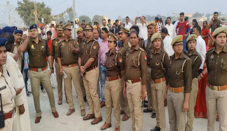 छठ पूजा के दौरान मानसरोवर तालाब पर सुरक्षा का जायजा लेने पहुंचे एस पी की टीम ने की व्यवस्थाओं की समीक्षा