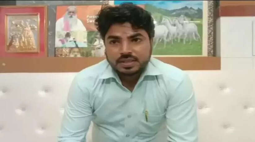Chandauli News: चंदौली के अभिषेक फार्मेसी कॉलेज के छात्र ने कॉलेज पर लगाया गंभीर आरोप