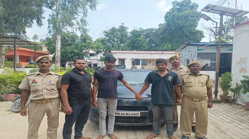 Chandauli News: लग्जरी कार में छुपाकर बिहार प्रांत ले जाई जा रही भारी मात्रा में अवैध अंग्रेजी शराब बरामद, लीडर सहित तीन अन्तर्राज्यीय शातिर शराब तस्कर गिरफ्तार