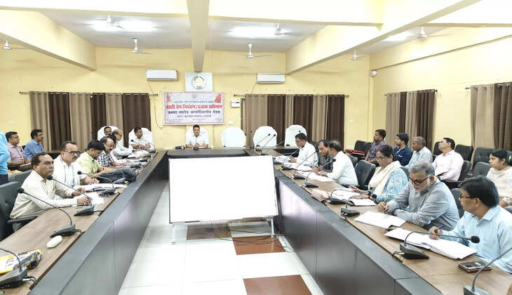 Chandauli News: चंदौली कलेक्ट्रेट में मुख्यमंत्री कन्या सुमंगला योजना की बैठक संपन्न, मुख्यमंत्री कन्या सुमंगला योजना के तहत बेटियों को&nbsp;प्रदेश सरकार देगी 25000 रुपए