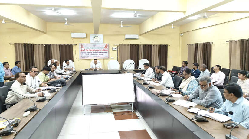 Chandauli News: चंदौली कलेक्ट्रेट में मुख्यमंत्री कन्या सुमंगला योजना की बैठक संपन्न, मुख्यमंत्री कन्या सुमंगला योजना के तहत बेटियों को प्रदेश सरकार देगी 25000 रुपए