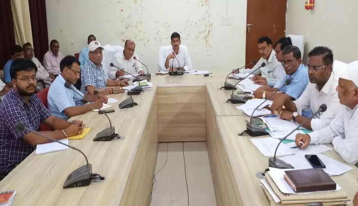 मनरेगा के कार्यों में लापरवाही भारी पड़ेगी- जिलाधिकारी&nbsp;