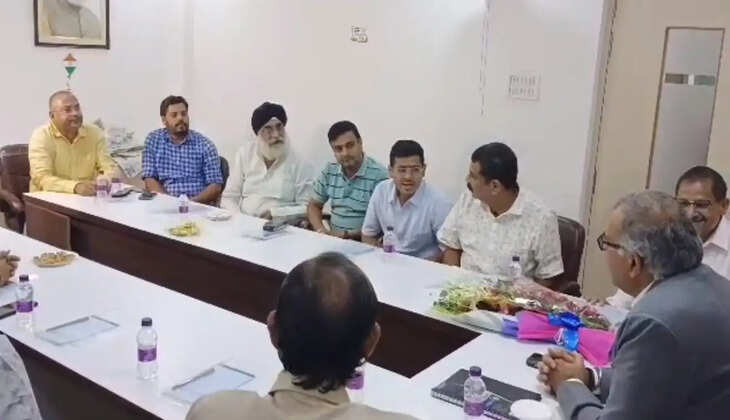 Chandauli News:&nbsp;बड़ौदा यूपी बैंक के अध्यक्ष ने नगर के उद्यमियों संग की बैठक