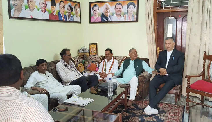 मीरजापुर में दूसरे दिन भी कांग्रेस नेताओं को किया गया हाउस अरेस्ट, शिक्षा मंत्री की बर्खास्तगी की मांग तेज