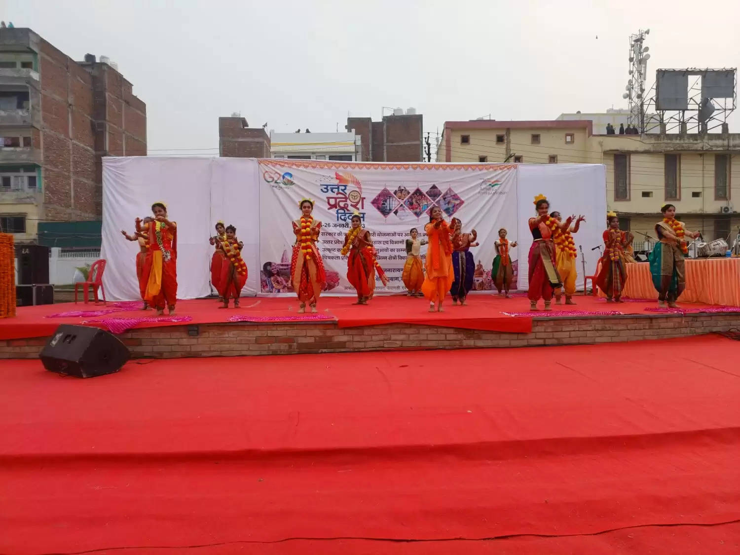 Varanasi news: विभिन्न विभागों द्वारा उत्तर प्रदेश स्थापना दिवस के अवसर पर प्रदर्शनी लगायी गयी