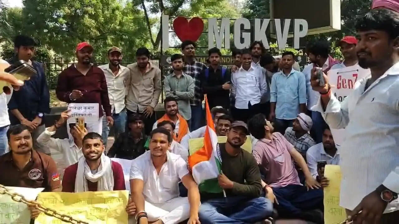 शिक्षा, रोजगार और समान अधिकार युवाओं के भविष्य से जुड़े महत्वपूर्ण विषय हैं। इन मुद्दों को लेकर छात्र संगठनों और युवाओं के बीच समय-समय पर आवाज उठाई जाती रही है। काशी विद्यापीठ में प्रस्तावित धरना-प्रदर्शन के जरिए भी इन्हीं सवालों को प्रमुखता से उठाने की तैयारी है।