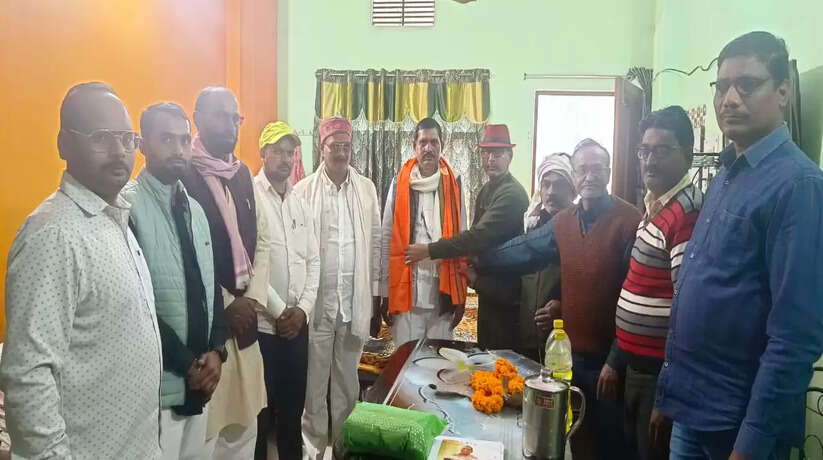 Chandauli News: सांसद प्रतिनिधि चुने जाने पर रमेश केसरी का मुगलसराय में हुआ अभिनंदन