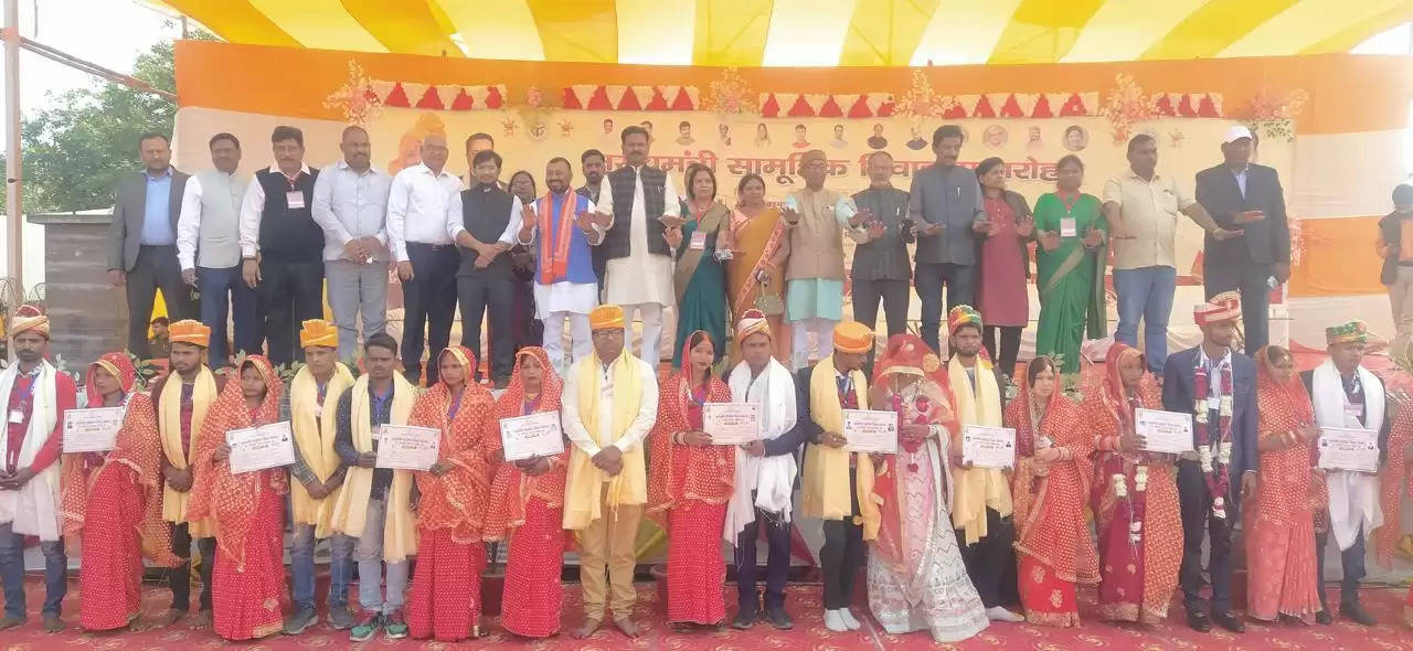 Pryagraj News: मुख्यमंत्री सामूहिक विवाह योजना के अन्तर्गत नगर निगम के द्वारा 157 व्यस्क जोड़ों का सामूहिक विवाह कार्यक्रम सम्पन्न 