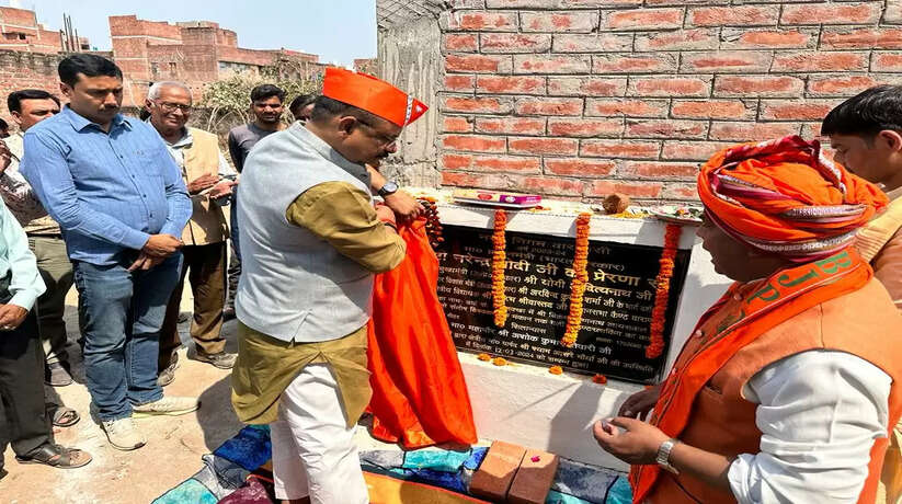 Varanasi News: वाराणसी के महापौर अशोक तिवारी जी द्वारा 03 करोड़ 60 लाख 64 हजार के लागत से विभन्न वार्डो में 09 कार्यो का किया शिलान्यास