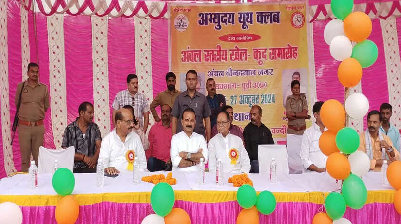 अशोक इंटर कॉलेज बबुरी के प्रांगण में एकल अभियान के द्वारा खेलकूद प्रतियोगिता का आयोजन