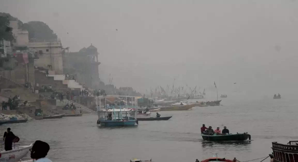 Varanasi Weather: बादलों से घिरा बनारस, बिगड़ा मौसम का मिजाज, IMD ने दी ये चेतावनी!