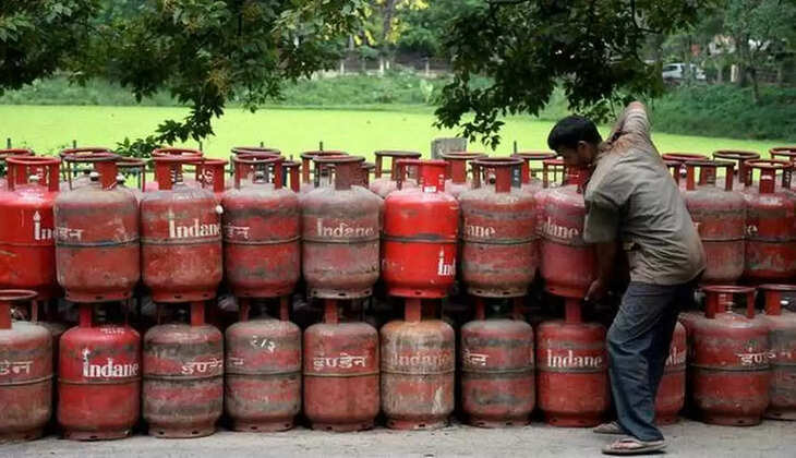 LPG Gas Cylinder Price: गैस की कीमतों को लेकर सरकार ने लिया ये फैसला,&nbsp;करोड़ों ग्राहकों को बड़ा झटका!