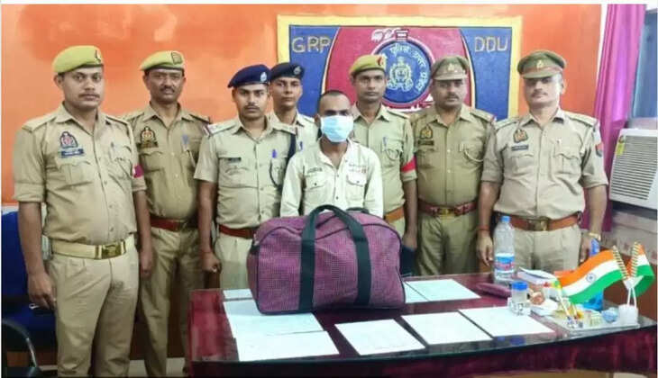 Chandauli news: चंदौली में&nbsp;11 किलो गांजा बरामद, लाखों में हैं कीमत,&nbsp;तस्कर गिरफ्तार...