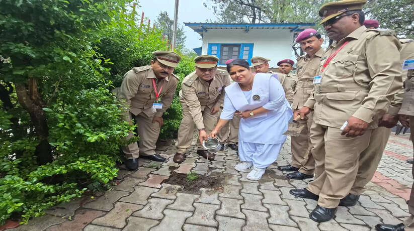 Varanasi News: जाबली, हिमाचल प्रदेश में बरेका सेंट जॉन्स एंबुलेस ब्रिगेड का दीर्घकालीन प्रशिक्षण शिविर कैंप फायर के साथ सम्पन्न
