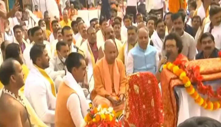 वाराणसी पहुंची माँ अनपूर्णा की शोभायात्रा, काशी विश्वनाथ धाम में प्राण प्रतिष्ठा