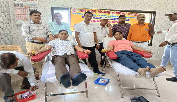 हृदय सम्राट स्व० आर० के० दत्त की पुण्य तिथि पर वृक्षारोपण एवं रक्तदान कार्यक्रम का आयोजन
