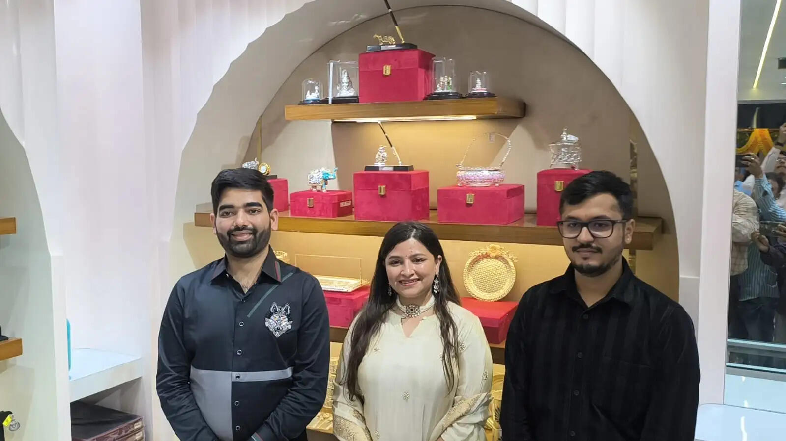 सिगरा में ‘रानीशा वाराणसी’ शोरूम का भव्य उद्घाटन, सिल्वर ज्वेलरी और निवेश का नया केंद्र बना आकर्षण