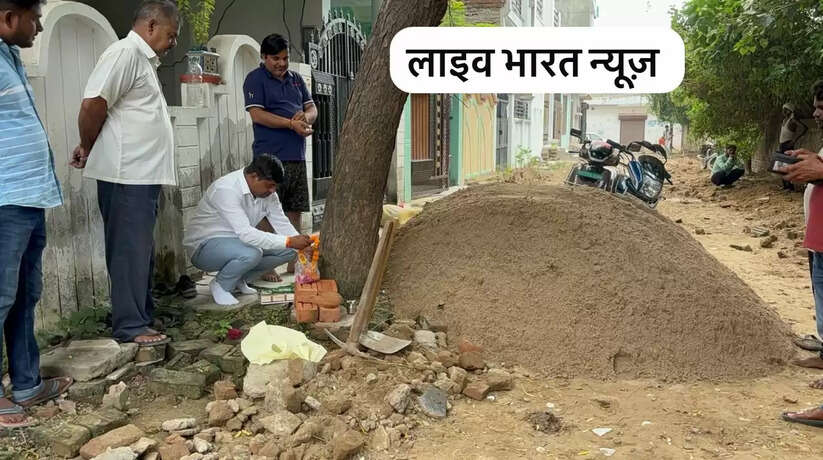 Prayagraj news: वार्ड 45 छतनाग में पार्षद की तरफ से नई इंटरलॉकिंग सड़क का हुआ शुभारंभ