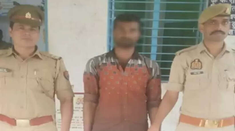 Varanasi News: वाराणसी पुलिस ने चेक पर फर्जी हस्ताक्षर कर लाखों रुपये निकालने वाले अभियुक्त को किया गिरफ्तार