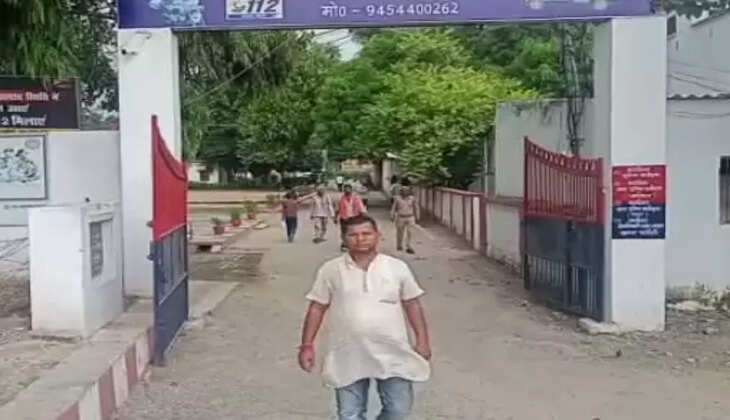 चन्दौली में ऑनलाइन ठगी का शिकार हुआ शख्स, पुलिस लाइन में एसपी से लगाई न्याय की गुहार