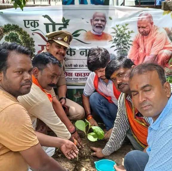 Ek Ped Maa Ke Naam, Tree Plantation Varanasi, Hindu Yuva Vahini, Trishakti Seva Foundation, Varanasi Tree Plantation, CM Yogi Adityanath, Environment Protection, Plantation Drive, Green Campaign, Varanasi News, Uttar Pradesh News, Plantation Campaign, Environmental Awareness, Tree Plantation Program