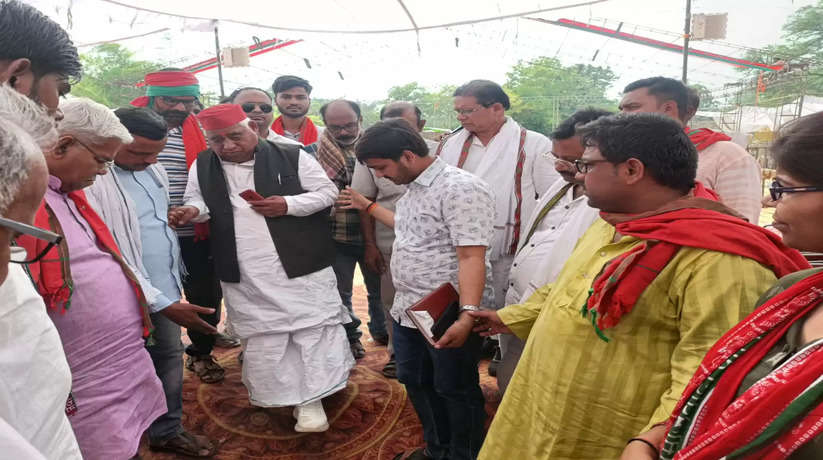Ayodhya News: सपा प्रमुख अखिलेश यादव की 15 मई को मवई में आयोजित जनसभा स्थल का सपा पदाधिकारियों ने किया निरीक्षण
