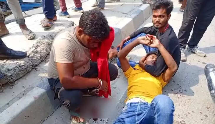 Varanasi News: वाराणसी में तेज रफ्तार स्कार्पियो ने मारी दो बाईक सवार को टक्कर, मौके पर चार हुए घायल