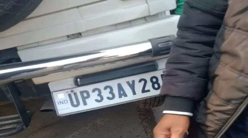 रायबरेली के भदोखर में बोलेरे गाड़ी हुई अनियंत्रित 