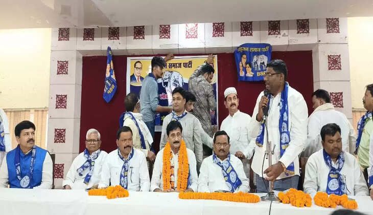 Varanasi News: वाराणसी के मैदागिन स्थित पराड़कर स्मृति भवन में बहुजन समाज पार्टी ने प्रेस वार्ता कर की प्रत्याशी की घोषणा