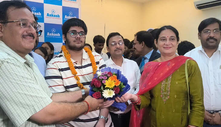 नीट यूजी 2026 में वाराणसी के आर्यन दुबे ने बढ़ाया जिले का मान! हासिल की ऑल इंडिया रैंक 7, बने उत्तर प्रदेश स्टेट टॉपर