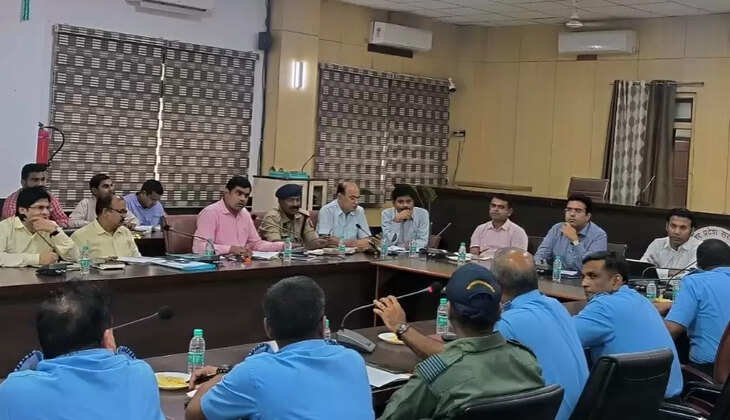 Prayagraj News: जिलाधिकारी की अध्यक्षता में एअर फोर्स डे-2023 की तैयारियों के सम्बंध में बैठक सम्पन्न