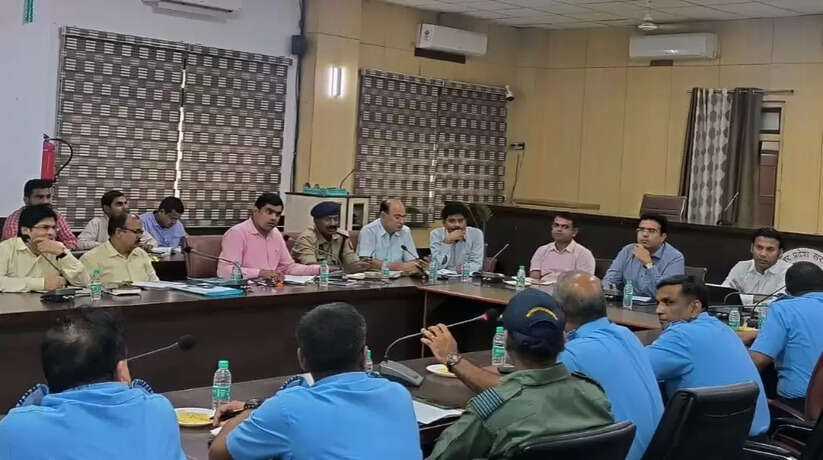 Prayagraj News: जिलाधिकारी की अध्यक्षता में एअर फोर्स डे-2023 की तैयारियों के सम्बंध में बैठक सम्पन्न