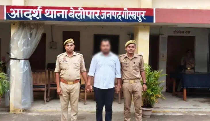 Fake Visa Scam, Visa Fraud Case, Job Scam India, Overseas Job Fraud, Gorakhpur Police, Rewarded Criminal Arrested, Fraudulent Visa Racket, Cyber Fraud Investigation, Immigration Scam, Employment Fraud Case, Fake Documents Scam, Wanted Criminal Arrested, Financial Fraud Case, Visa Scam Arrest, Uttar Pradesh Crime News, Gorakhpur Crime News, Police Action Against Fraudsters, Forgery Case India, SOG Team Operation, Criminal Arrest News, Foreign Job Scam, Fraud Investigation, Law Enforcement Action, Bihar Accused Arrested, Live Bharat News