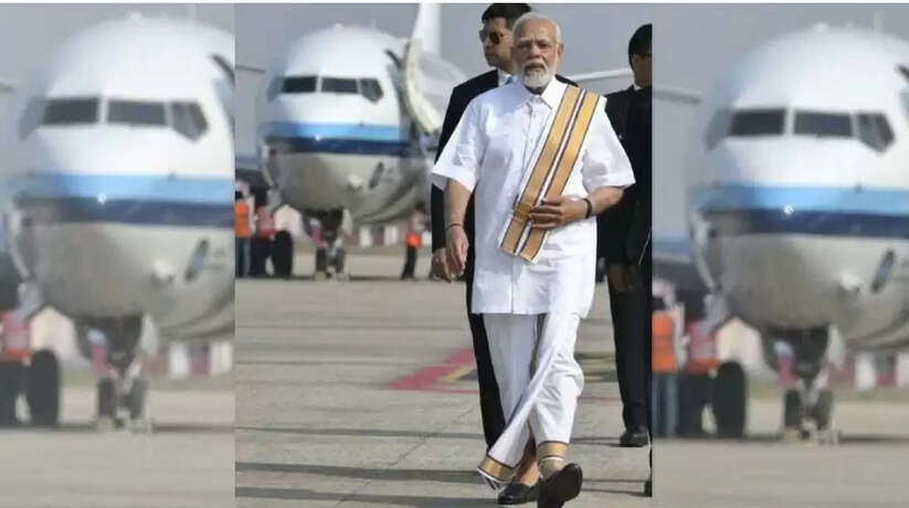 वाराणसी में नए लुक में दिखे पीएम नरेंद्र मोदी