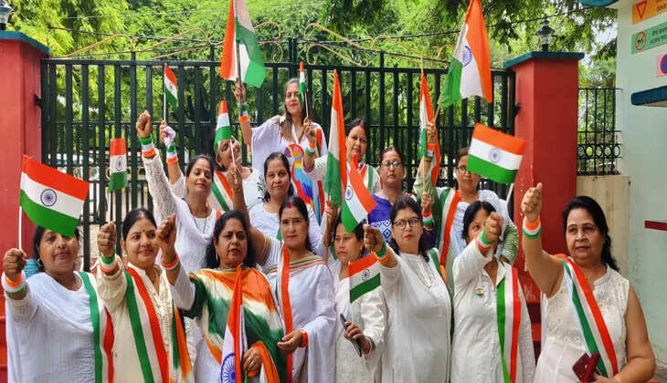 प्रयागराज में मां तुझे प्रणाम श्रृंखला के तहत 15 अगस्त की पूर्व संध्या पर निकाली गई रैली