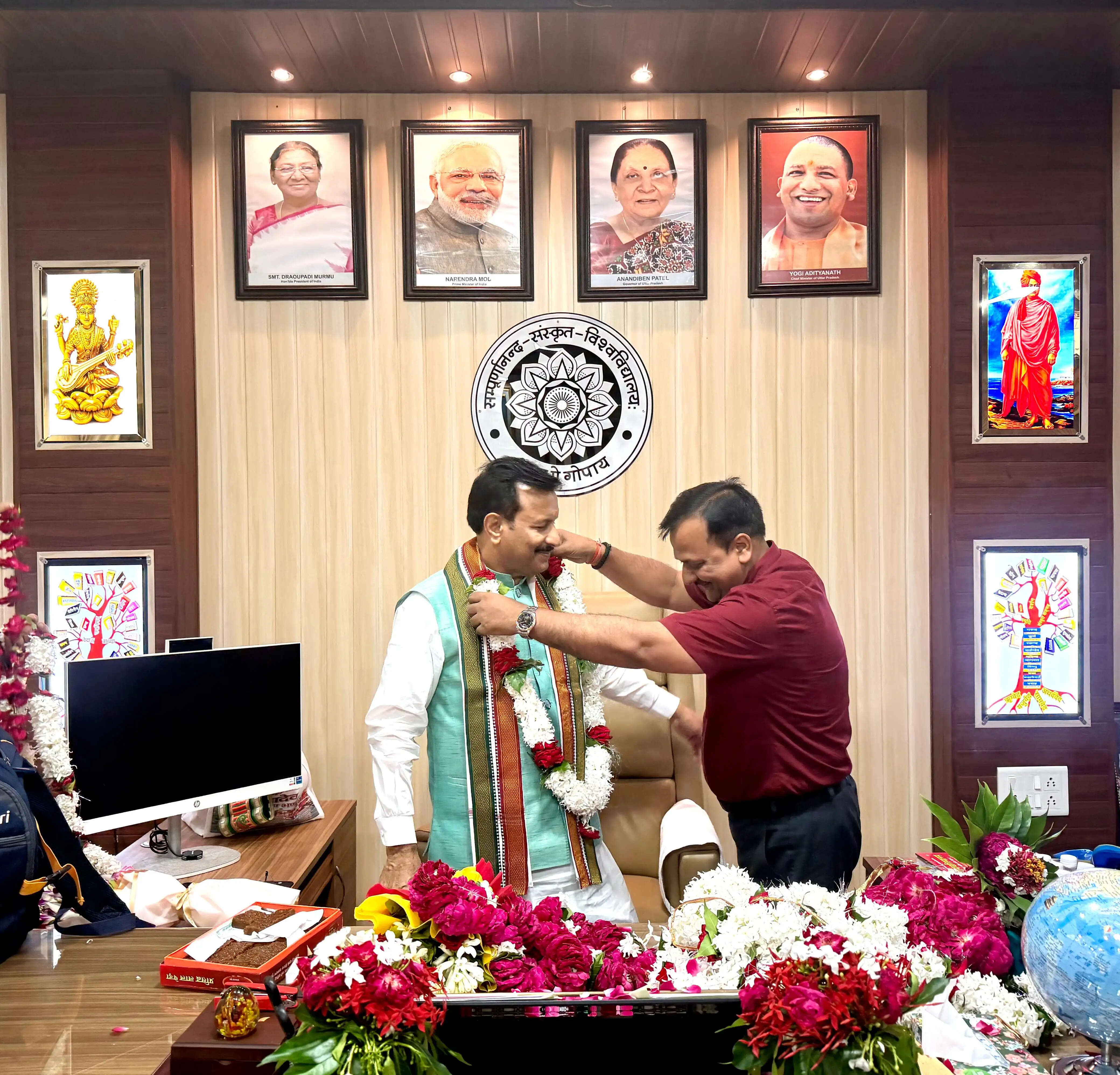 उत्तर प्रदेश की राज्यपाल एवं विश्वविद्यालय की कुलाधिपति श्रीमती आनंदीबेन पटेल ने 17 अगस्त 2026 को प्रो. बिहारी लाल शर्मा को पुनः तीन वर्षों के लिए कुलपति नियुक्त किए जाने संबंधी पत्र जारी किया था।