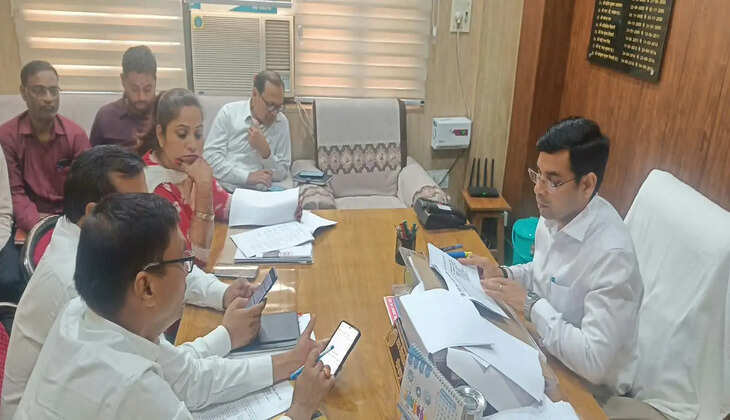 सेवा संकल्प अभियान की तैयारियों की एडीएम सिटी ने की समीक्षा
