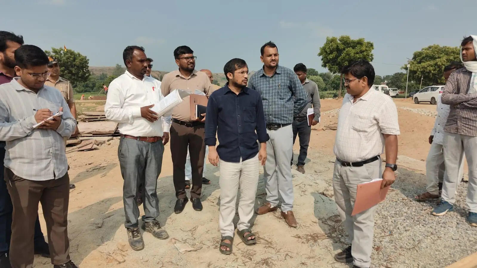 मुख्यमंत्री मॉडल कंपोजिट विद्यालय के निर्माण में मिली खामियां, डीएम ने जताई नाराजगी