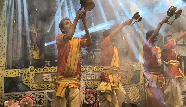 प्रह्लाद घाट पर गंगा आरती की तर्ज पर मां दुर्गा की महाआरती, लेजर शो बना आकर्षण का केंद्र