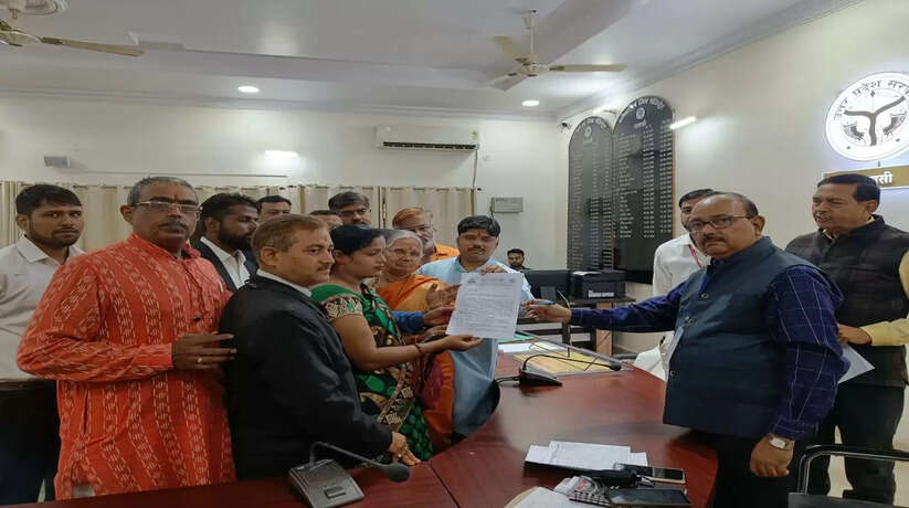 वाराणसी में हिन्दू संगठन ने गृहमंत्री के नाम सौंपा ज्ञापन, लव जिहाद के खिलाफ कड़े कानून बनाने की मांग