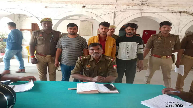 Chandauli News: गोवंश मादक पदार्थ तस्करी करने वालों पर चन्दौली पुलिस की लगातार कार्यवाही जारी