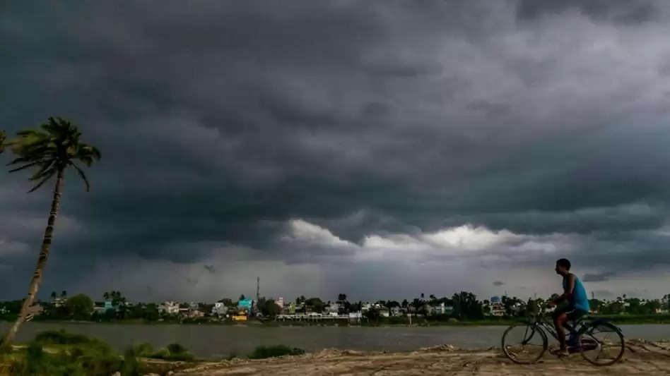 बिहार के 10 जिलों के लिए मौसम विभाग ने जारी किया येलो अलर्ट, तेज हवा और गरज के साथ बारिश की संभावना