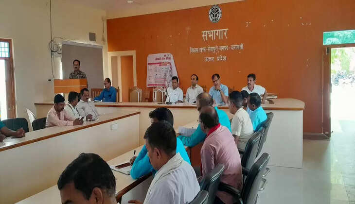 वाराणसी में&nbsp;संचारी रोग नियंत्रण अभियान की तैयारियों पर हुई बैठक