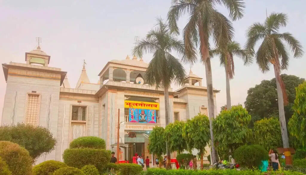 मंदिरों की नगरी काशी, जहां मोक्ष की तलाश में पहुंचती है दुनिया