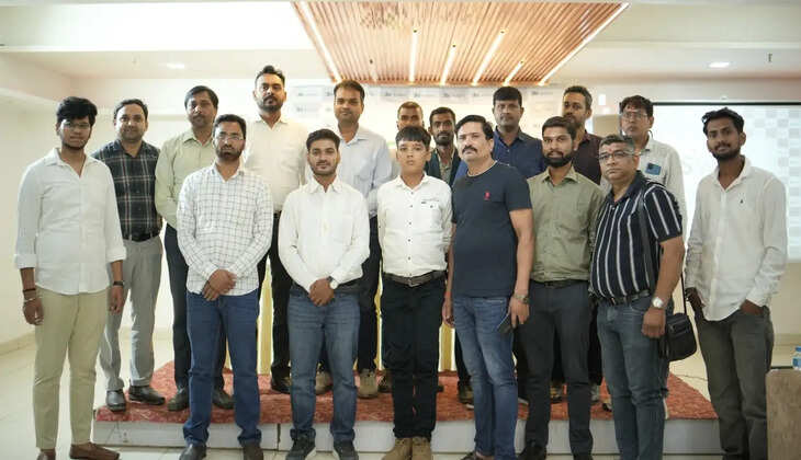 &nbsp;वाराणसी में 3S Vyapar के पहले काशी चैप्टर की शुरुआत हुई। यह मंच व्यापारियों और उद्यमियों को ऑफलाइन नेटवर्किंग, ऑनलाइन कनेक्टिविटी और ई-कॉमर्स सुविधाओं के माध्यम से व्यवसाय विस्तार का अवसर प्रदान करेगा।