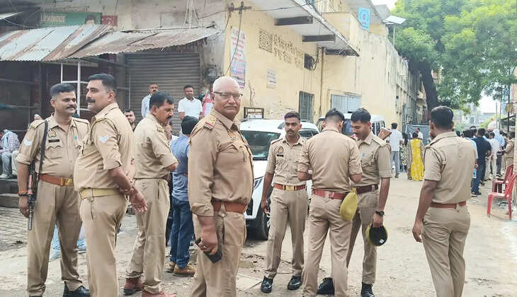 मिर्जापुर में यूपी शिक्षक पात्रता परीक्षा 2026 का पहला दिन सकुशल संपन्न, डीएम ने परीक्षा केंद्रों का किया निरीक्षण