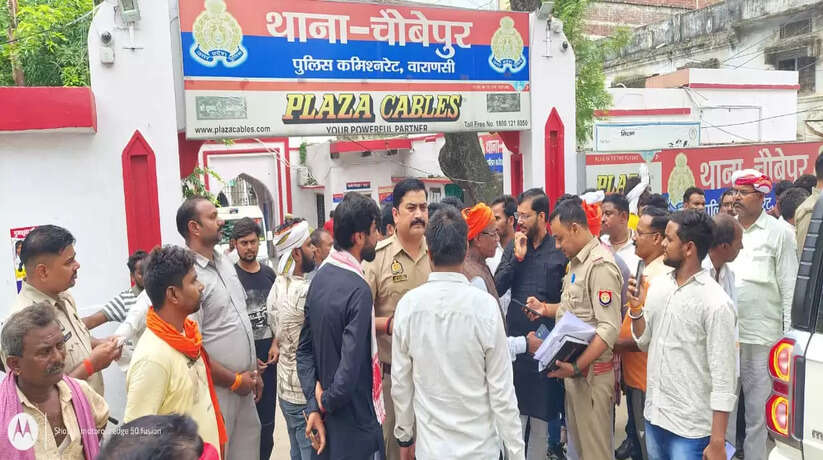 वाराणसी में दो पक्षों में चली जमकर लाठी व डंडा, चार व्यक्ति घायल