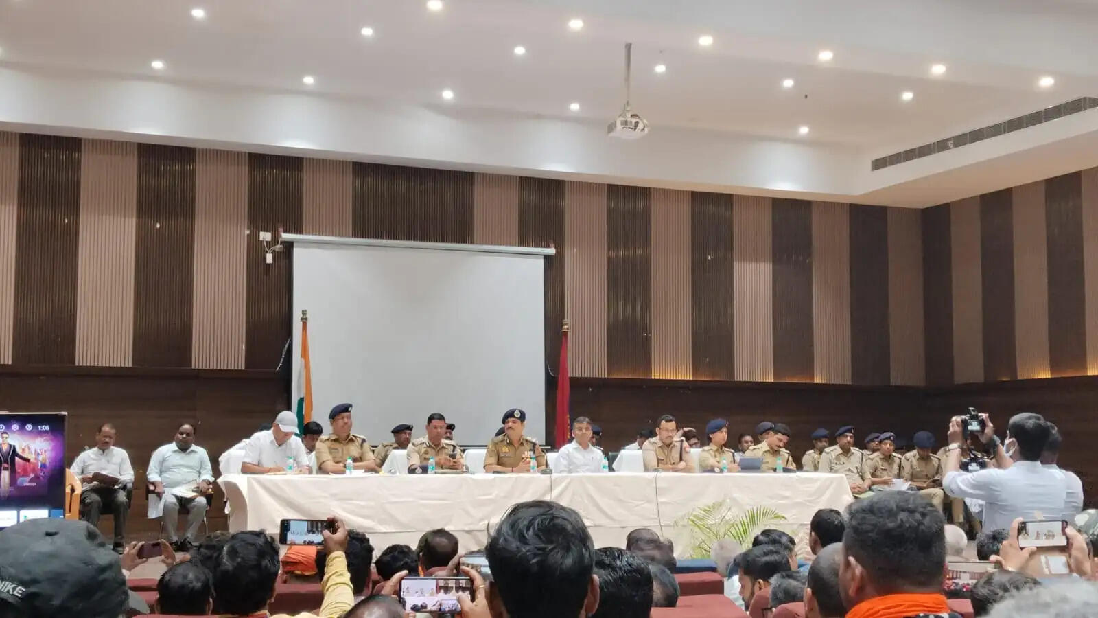 दुर्गा पूजा, दशहरा और नवरात्र को लेकर पुलिस-प्रशासन अलर्ट, पूजा समितियों के साथ हुई बैठक