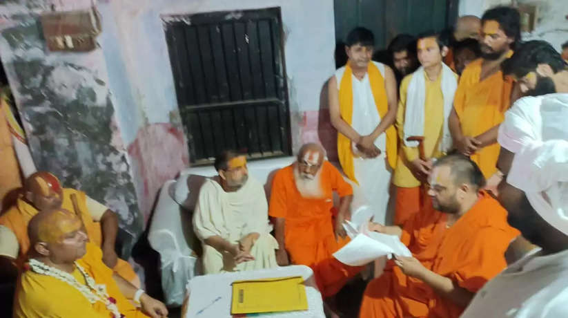 Ayodhya News: गुजराती मंदिर के युवा महन्थ बने नन्दनन्दन शरण, श्रीमहंतों ने दिया आशीर्वाद